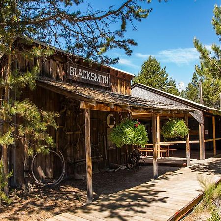 Bend-Sunriver Camping Resort Wheelchair Accessible Yurt 13 Ngoại thất bức ảnh