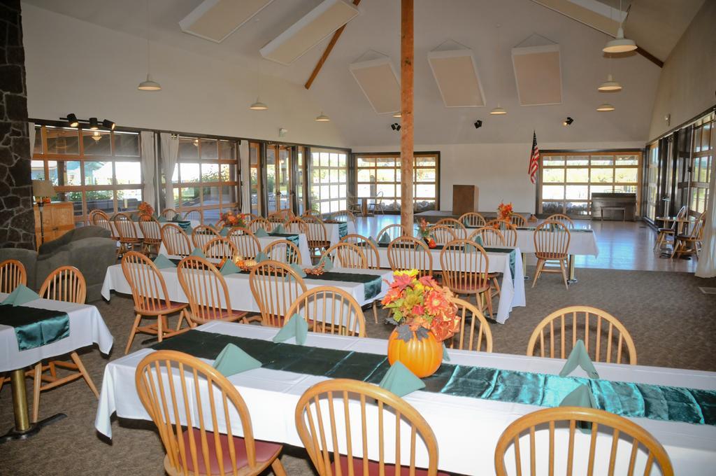 Bend-Sunriver Camping Resort Wheelchair Accessible Yurt 13 Ngoại thất bức ảnh