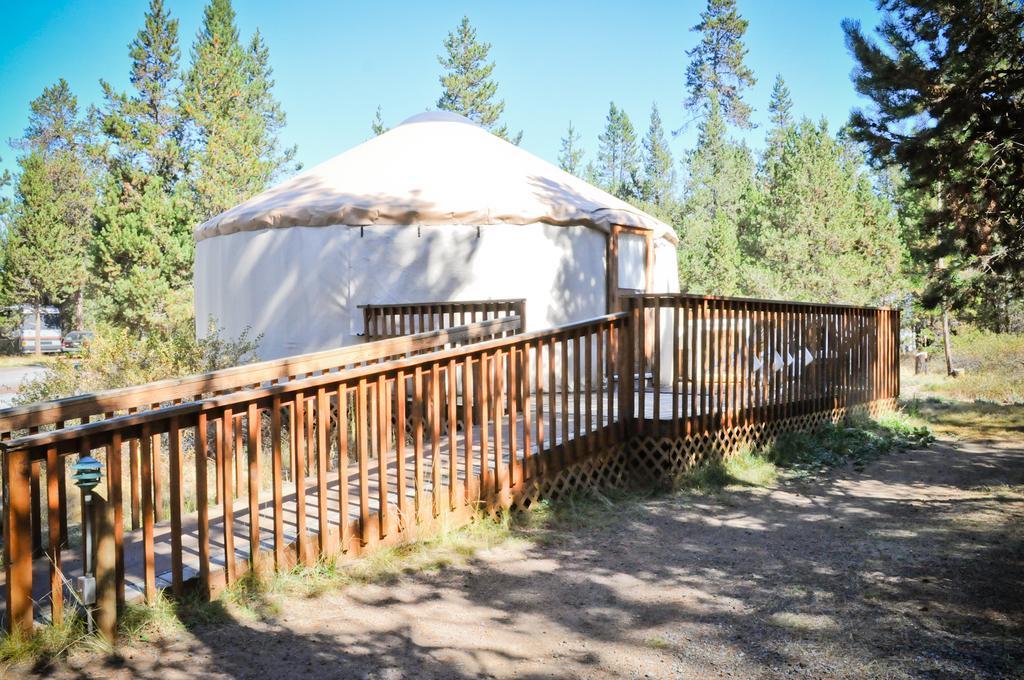 Bend-Sunriver Camping Resort Wheelchair Accessible Yurt 13 Ngoại thất bức ảnh