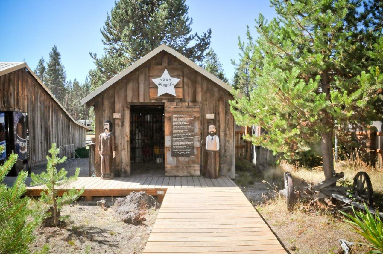 Bend-Sunriver Camping Resort Wheelchair Accessible Yurt 13 Ngoại thất bức ảnh
