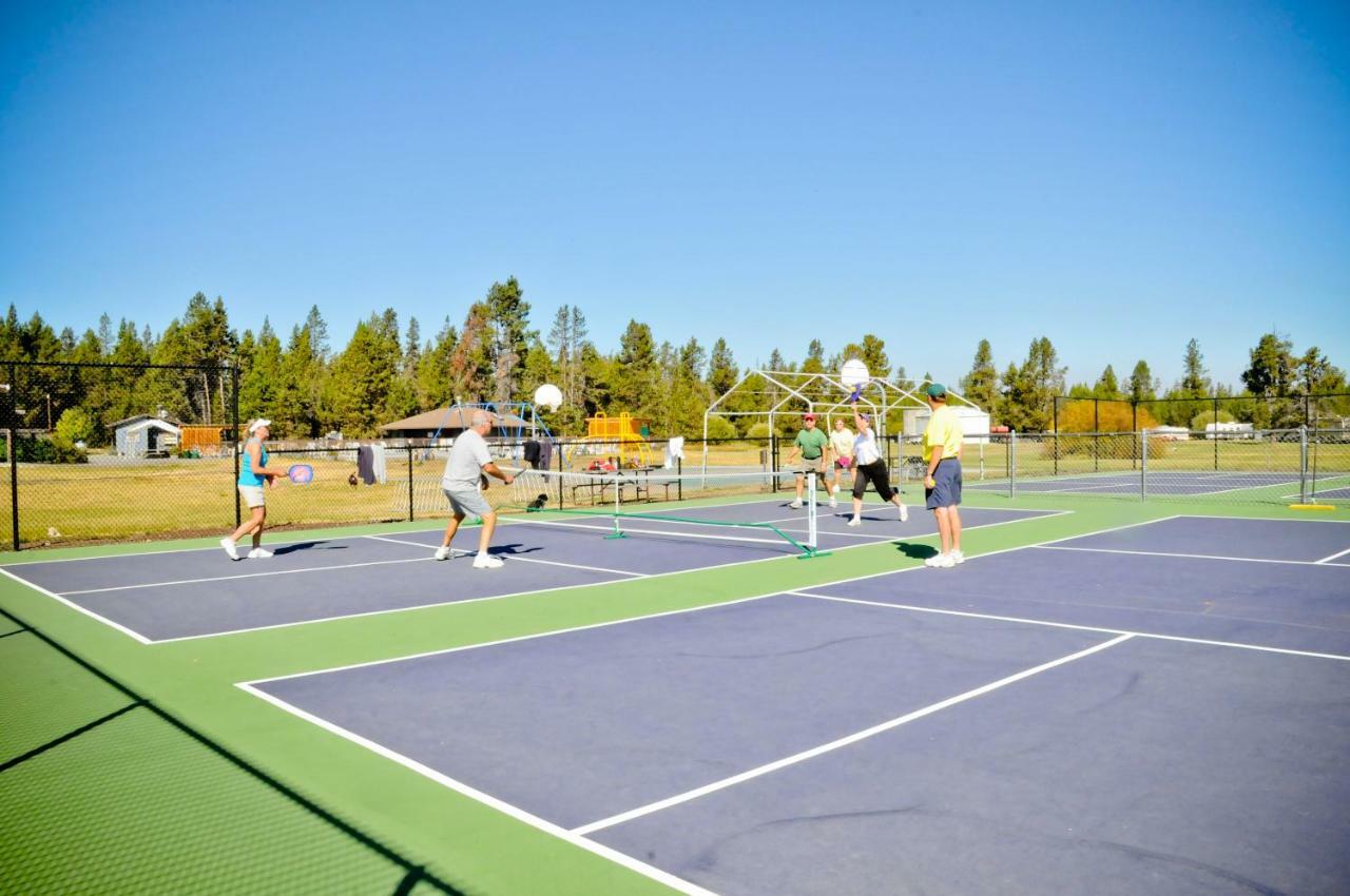 Bend-Sunriver Camping Resort Wheelchair Accessible Yurt 13 Ngoại thất bức ảnh