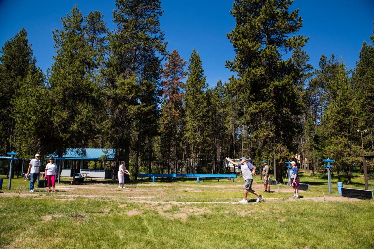 Bend-Sunriver Camping Resort Wheelchair Accessible Yurt 13 Ngoại thất bức ảnh