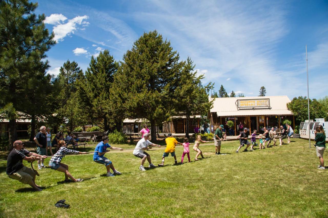 Bend-Sunriver Camping Resort Wheelchair Accessible Yurt 13 Ngoại thất bức ảnh